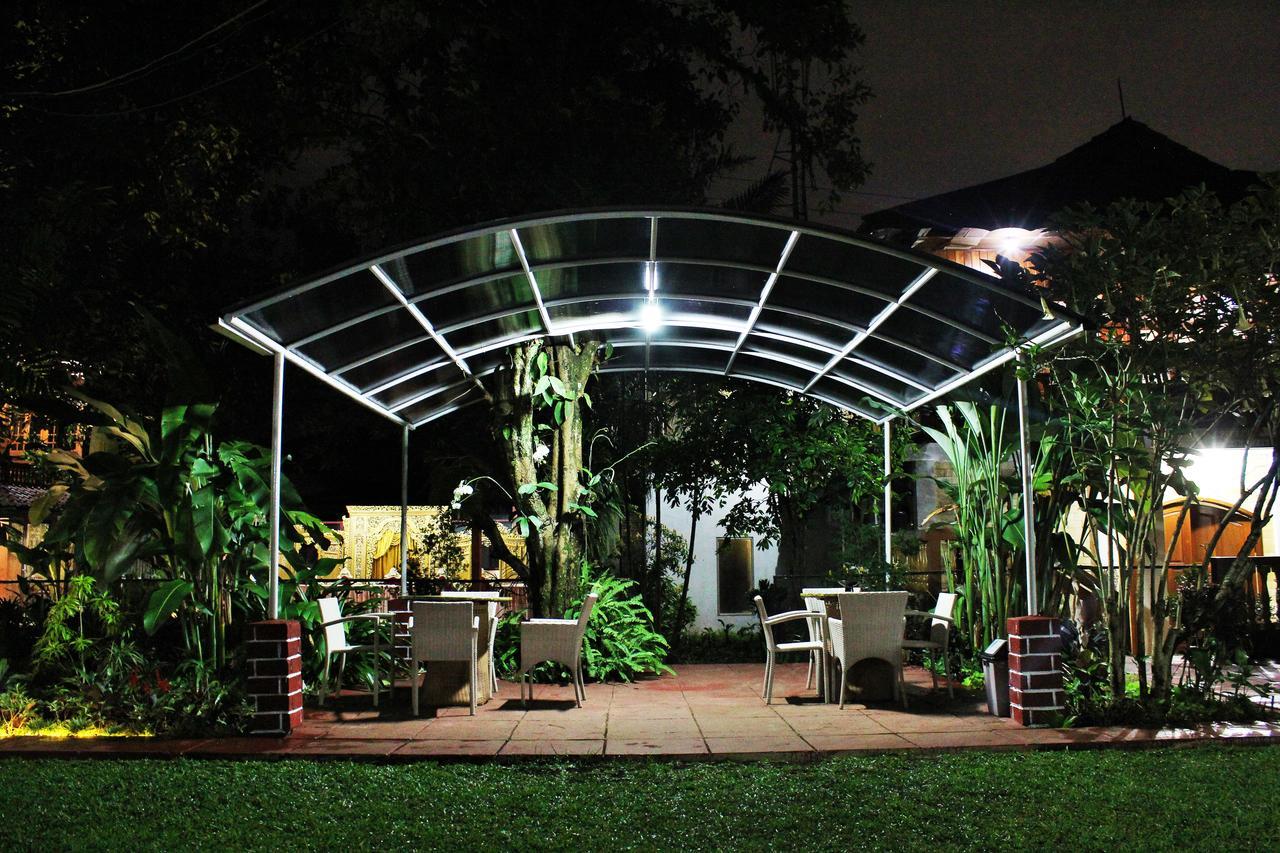 Reddoorz Hostel @ Dago 2 Bandung Exterior foto