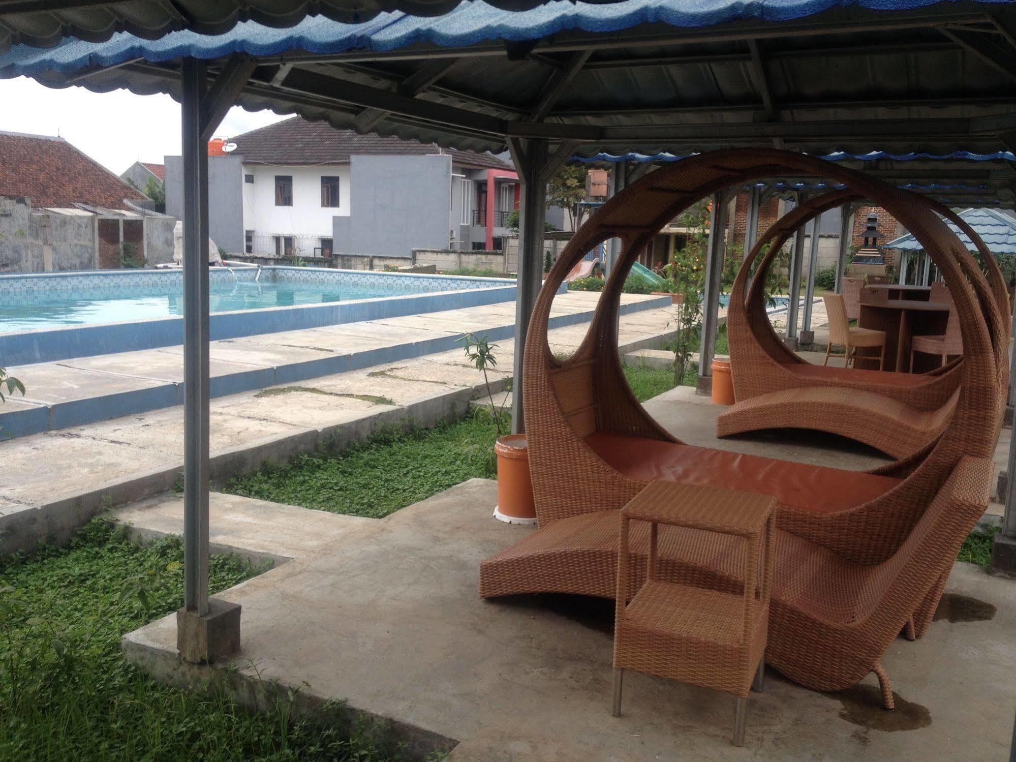 Reddoorz Hostel @ Dago 2 Bandung Exterior foto