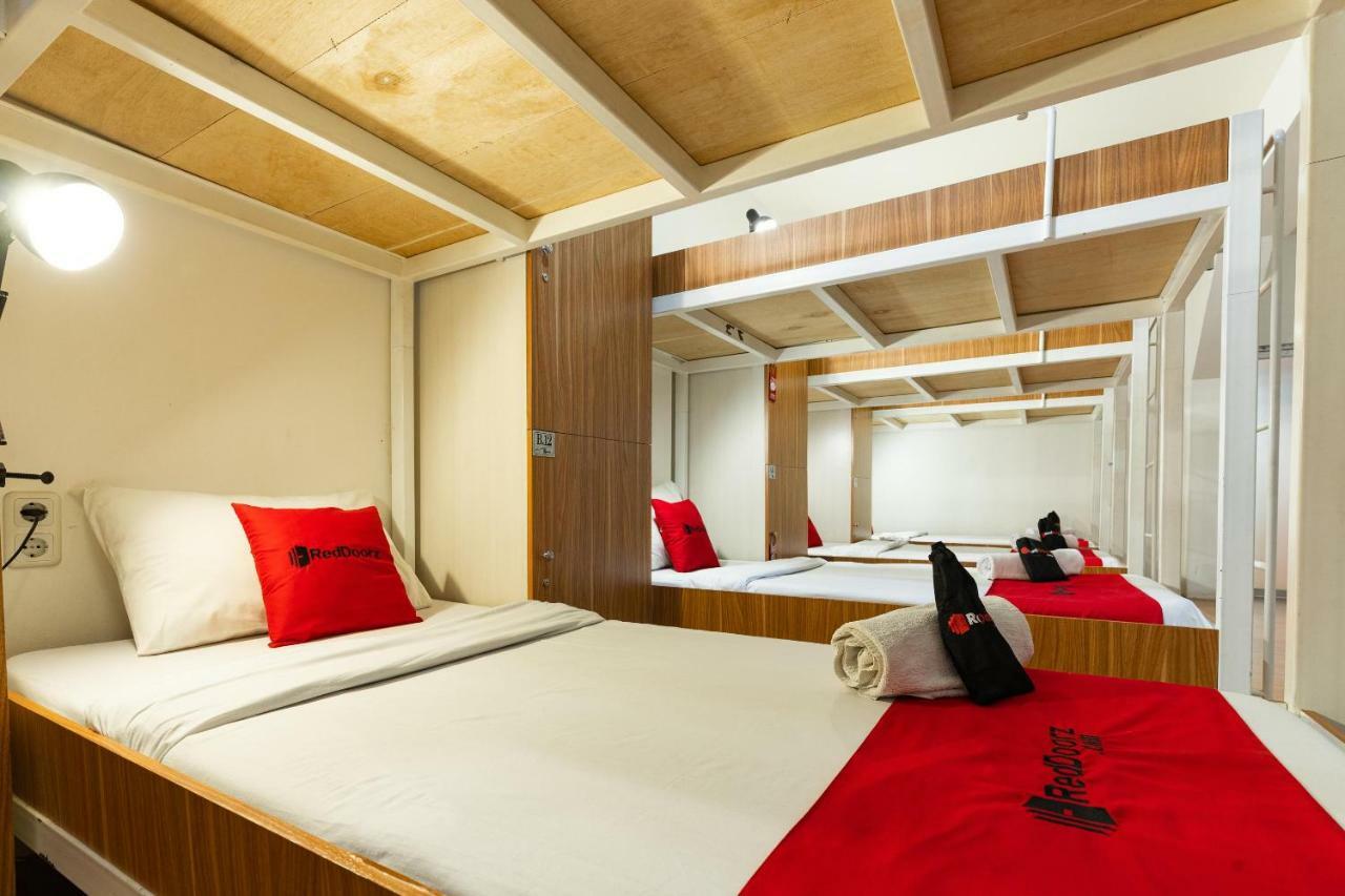 Reddoorz Hostel @ Dago 2 Bandung Exterior foto