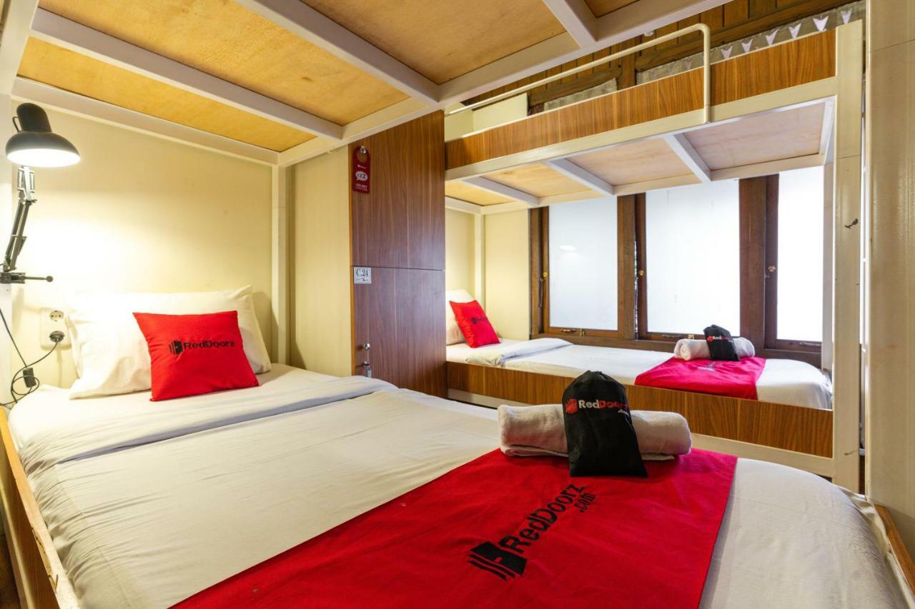Reddoorz Hostel @ Dago 2 Bandung Exterior foto